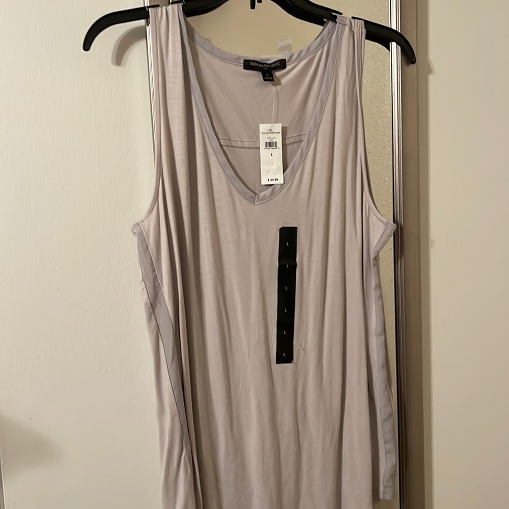 Gray top woman’s Banana Republic